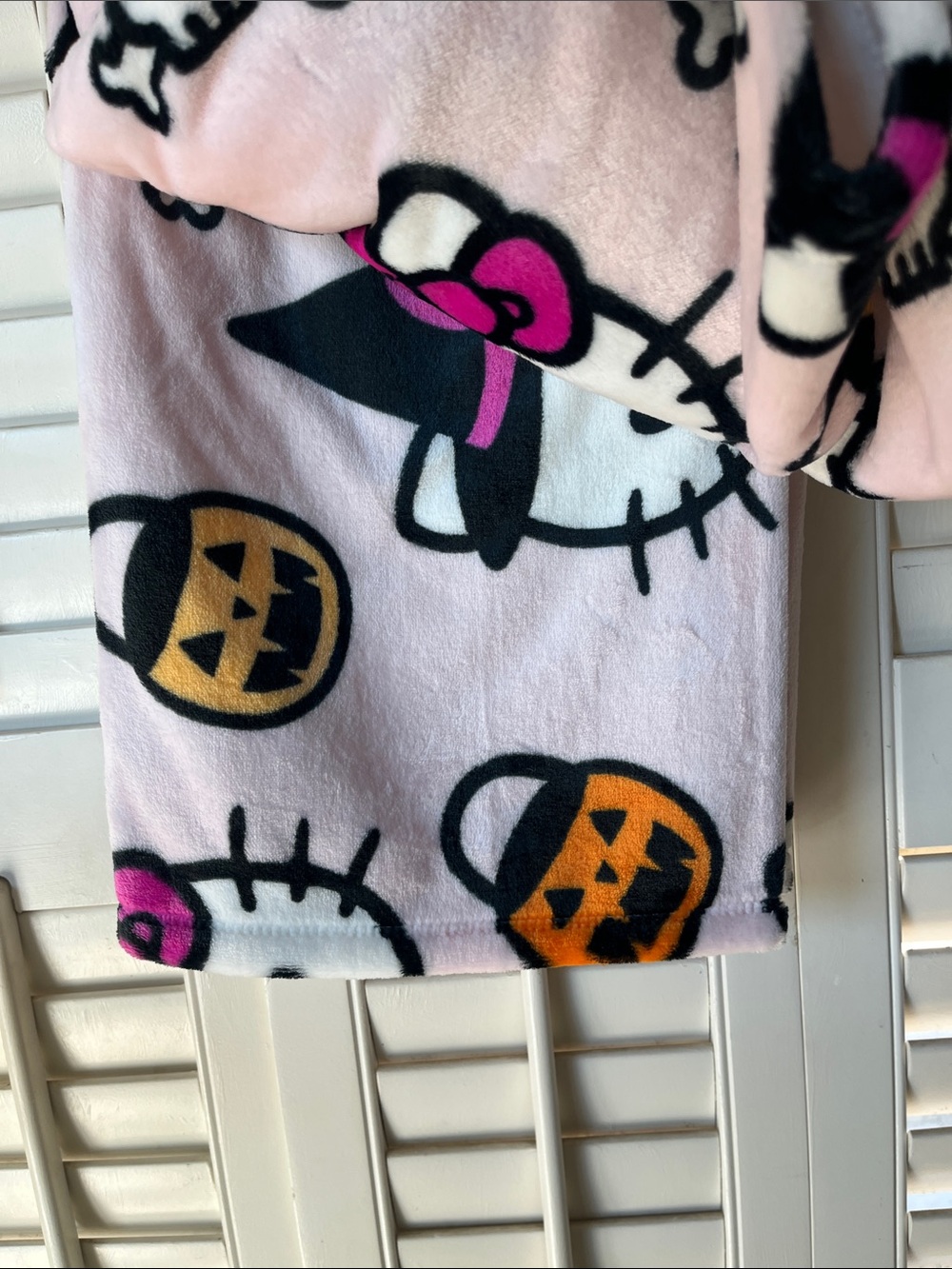 ๐๐ NWT Sanrio Hello Kitty Halloween Pink Spooky Throw Blanket 46โx60โ ๐๐ป - Picture 4 of 7